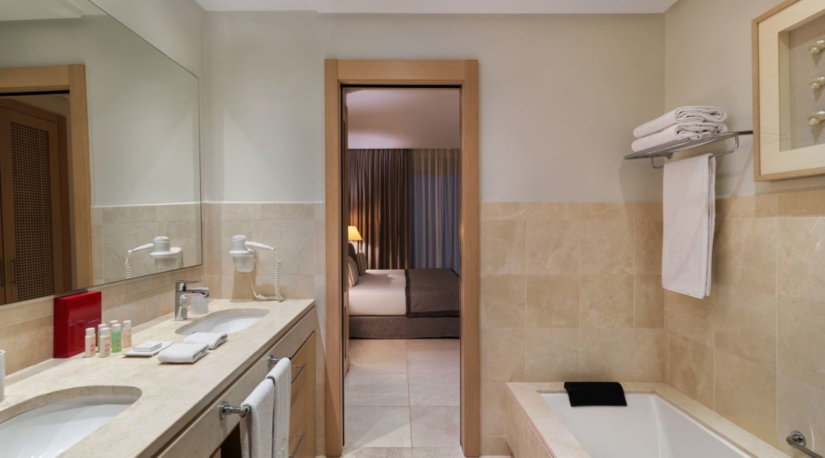 La Terrazas De Abama Suites 3 bedroom bathroom