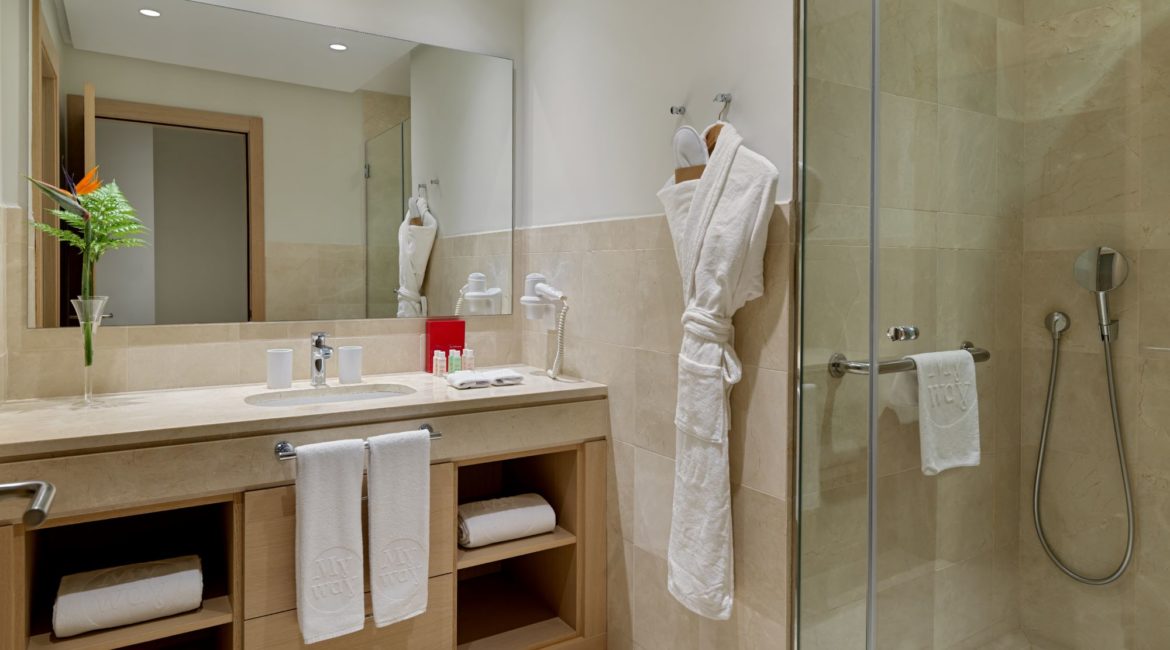 La Terrazas De Abama Suites 3 bedroom shower room