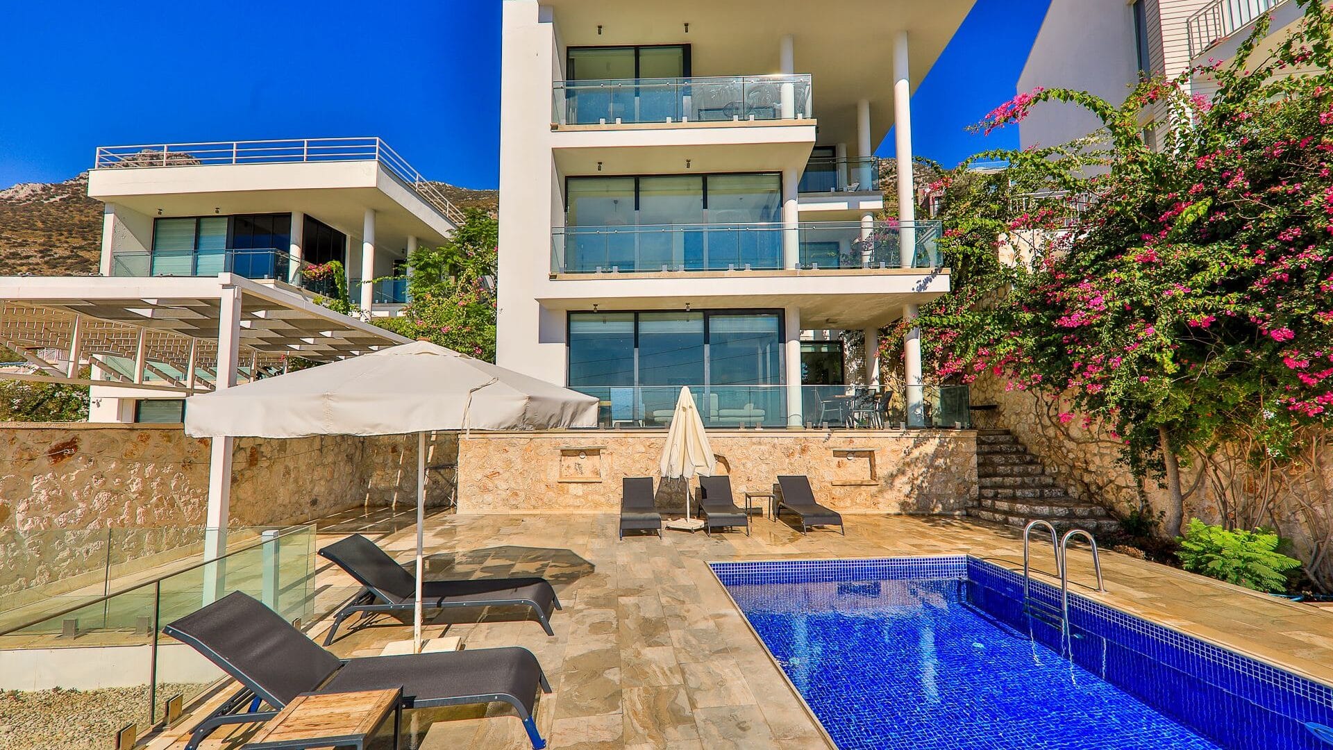 Villa Swan exterior with pool