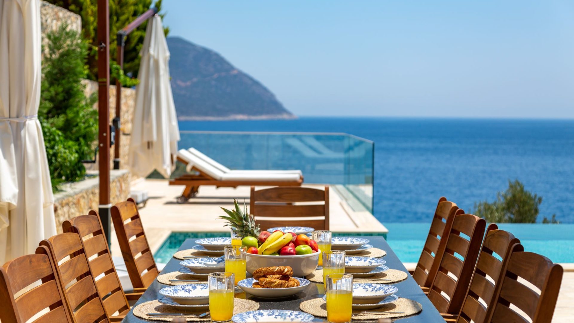 Su Kenari Four Bedroom al fresco dining with sea views