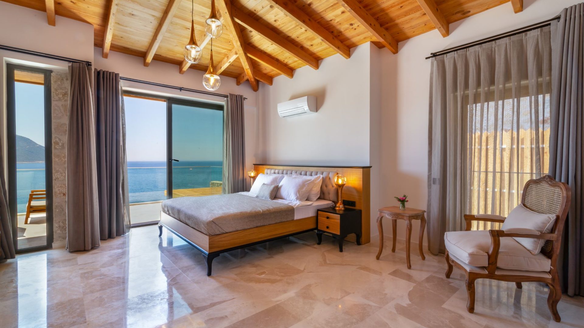 Su Kenari Four Bedroom double bedroom with sea views