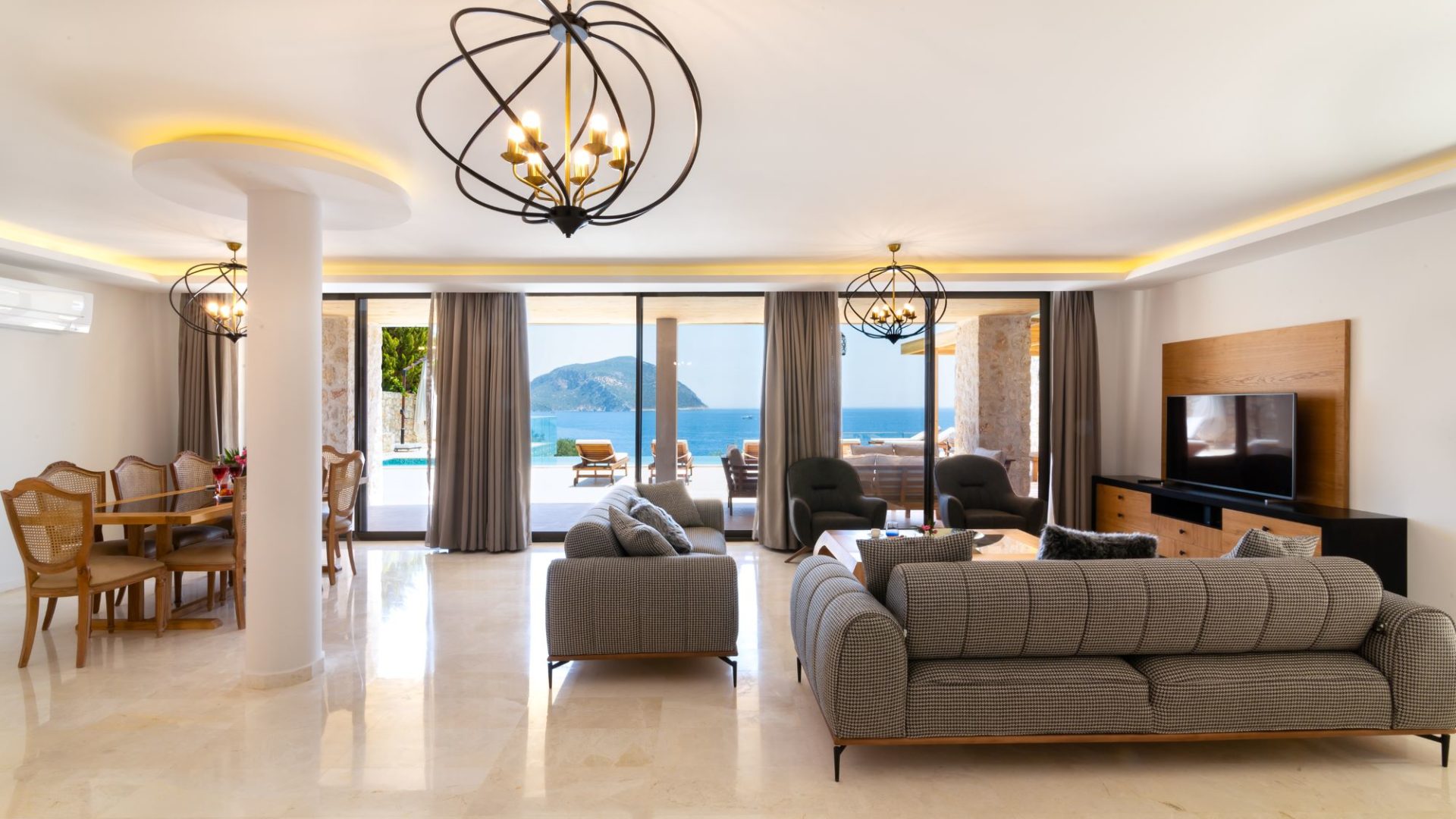 Su Kenari Four Bedroom living room with sea views