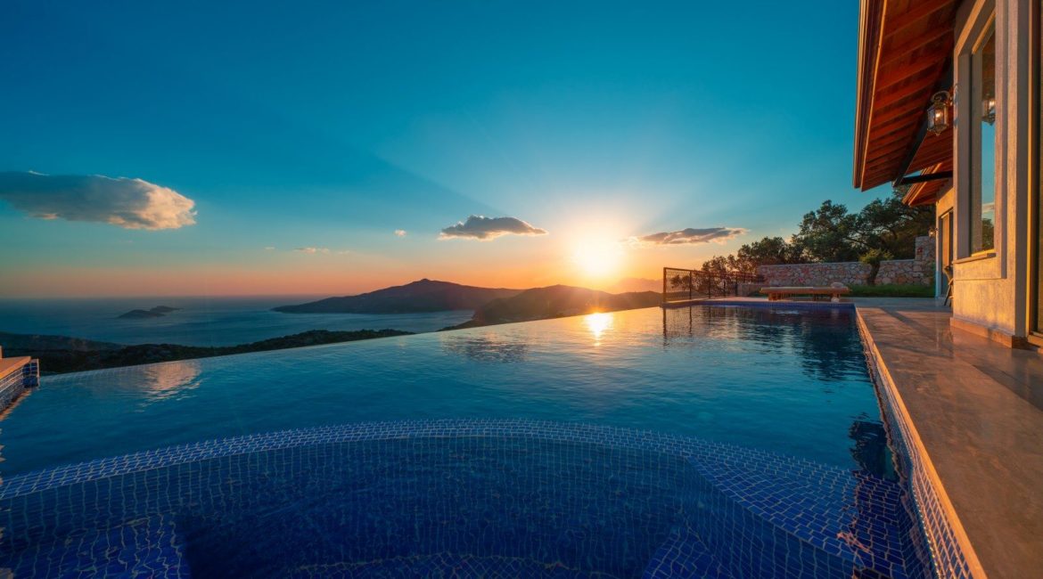 Villa Asya Sunset infinity pool