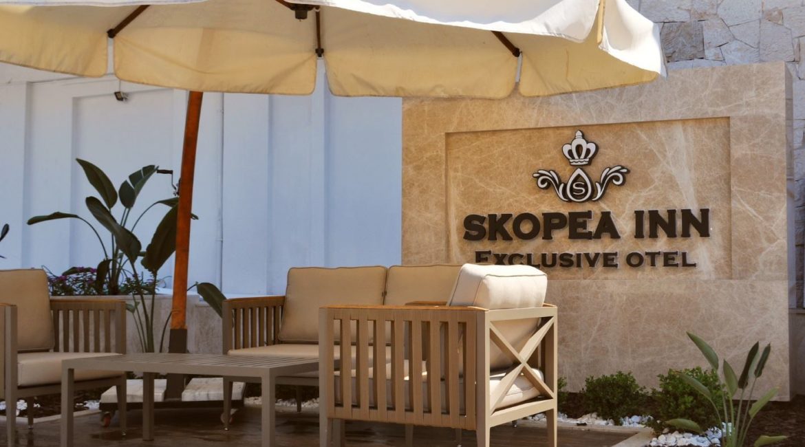 Skopea Inn Alfresco Seating Area
