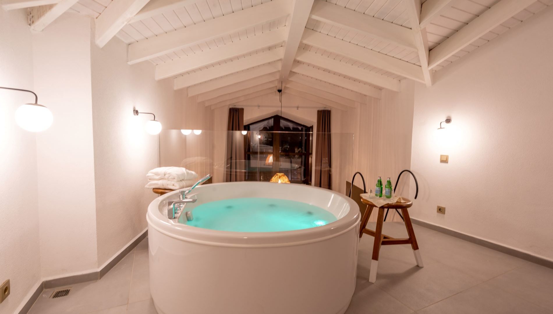 Loft Room with Jacuzzi Mezzanine Level