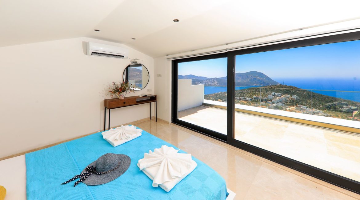 Villa Loop Master Bedroom- penthouse