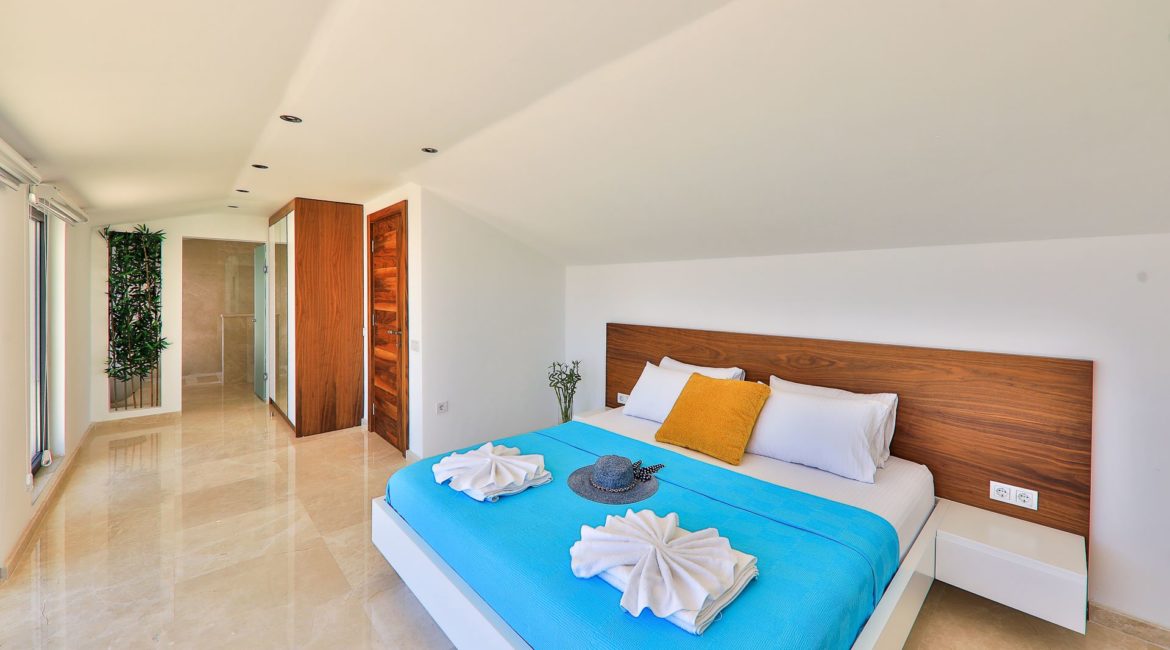 Villa Loop Penthouse Master Bedroom