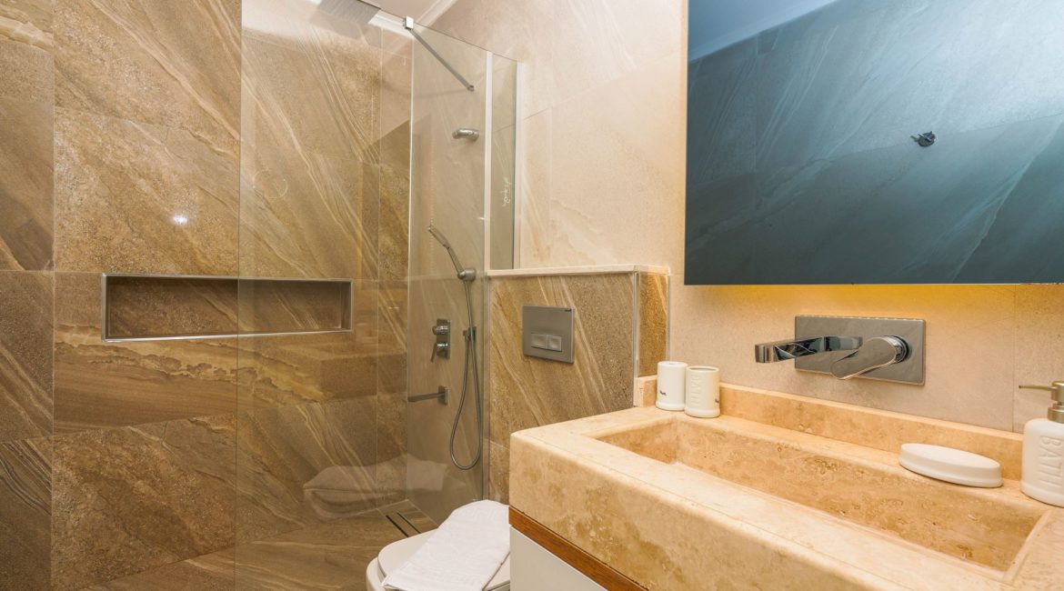 Villa Sidyma En suite bathroom