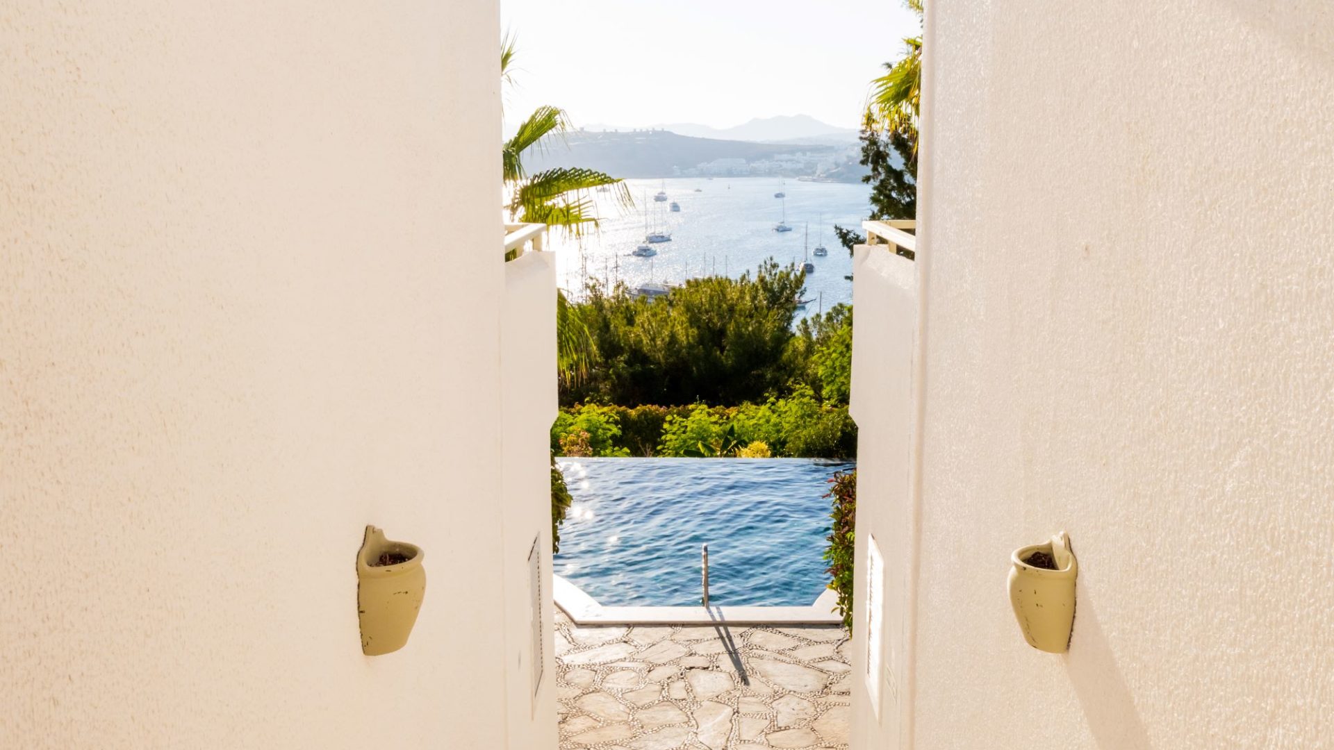 Manastir Pool and Sea Views