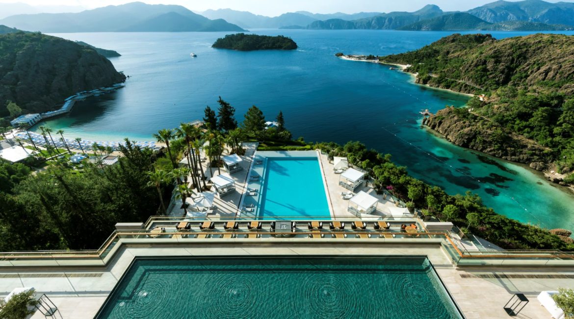 Panoramic view over the bay and pool