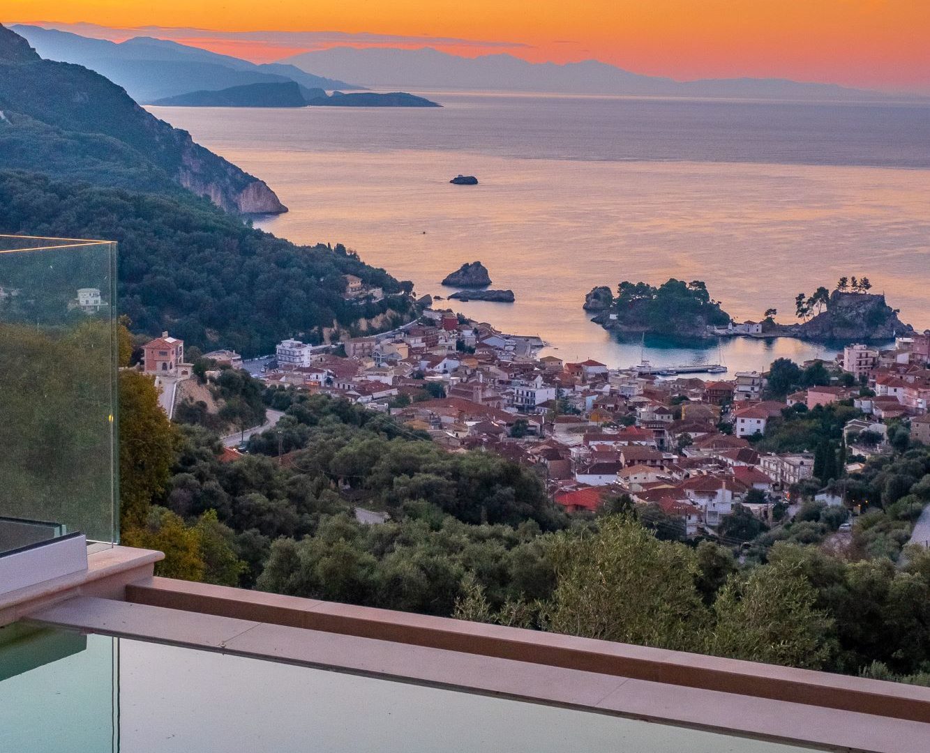 Apolis 1 bedroom junior suite with infinity pool and Parga view