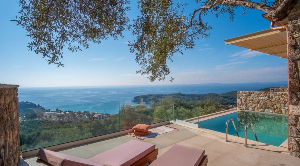 Apolis 1 bedroom premium suite with infinity pool and sea views