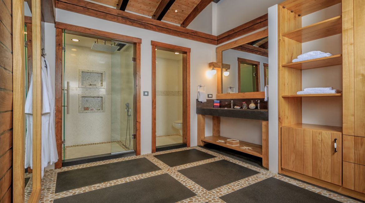 Gokce en suite master bedroom south