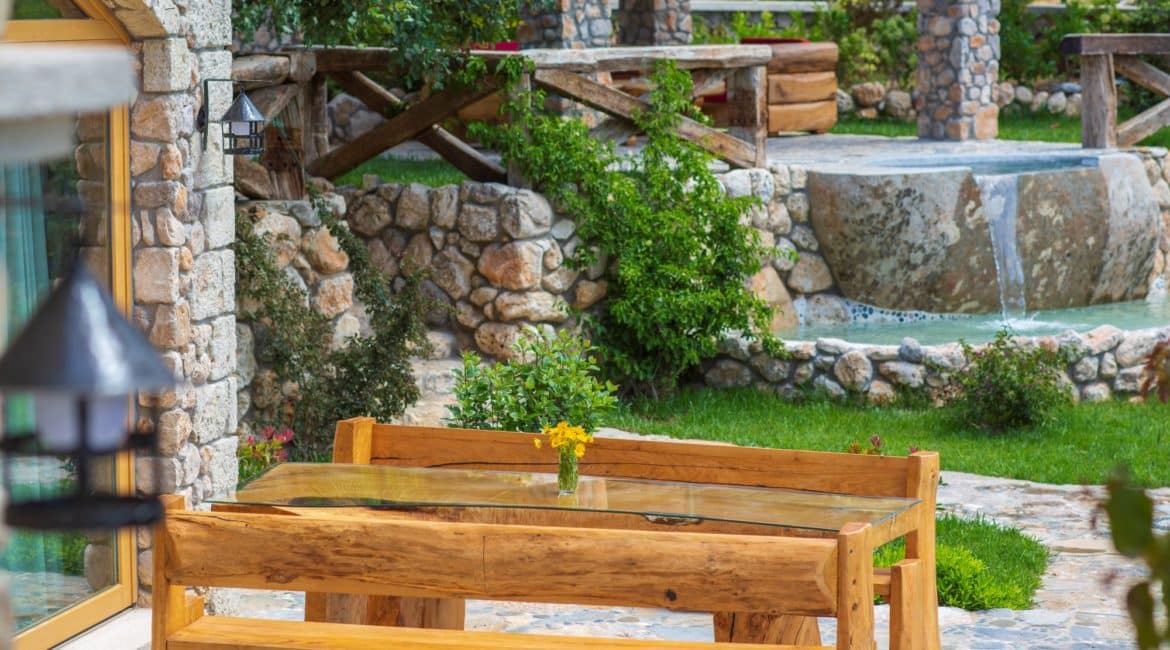 Gemile alfresco dining spot