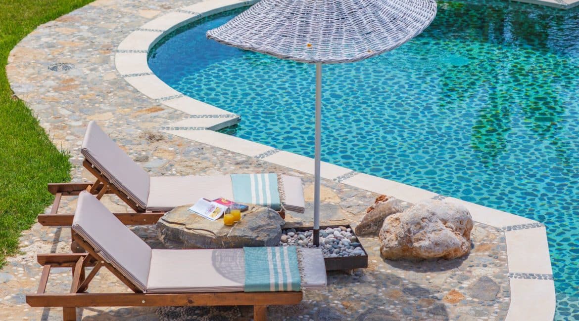 Gemile comfortable pool terraces