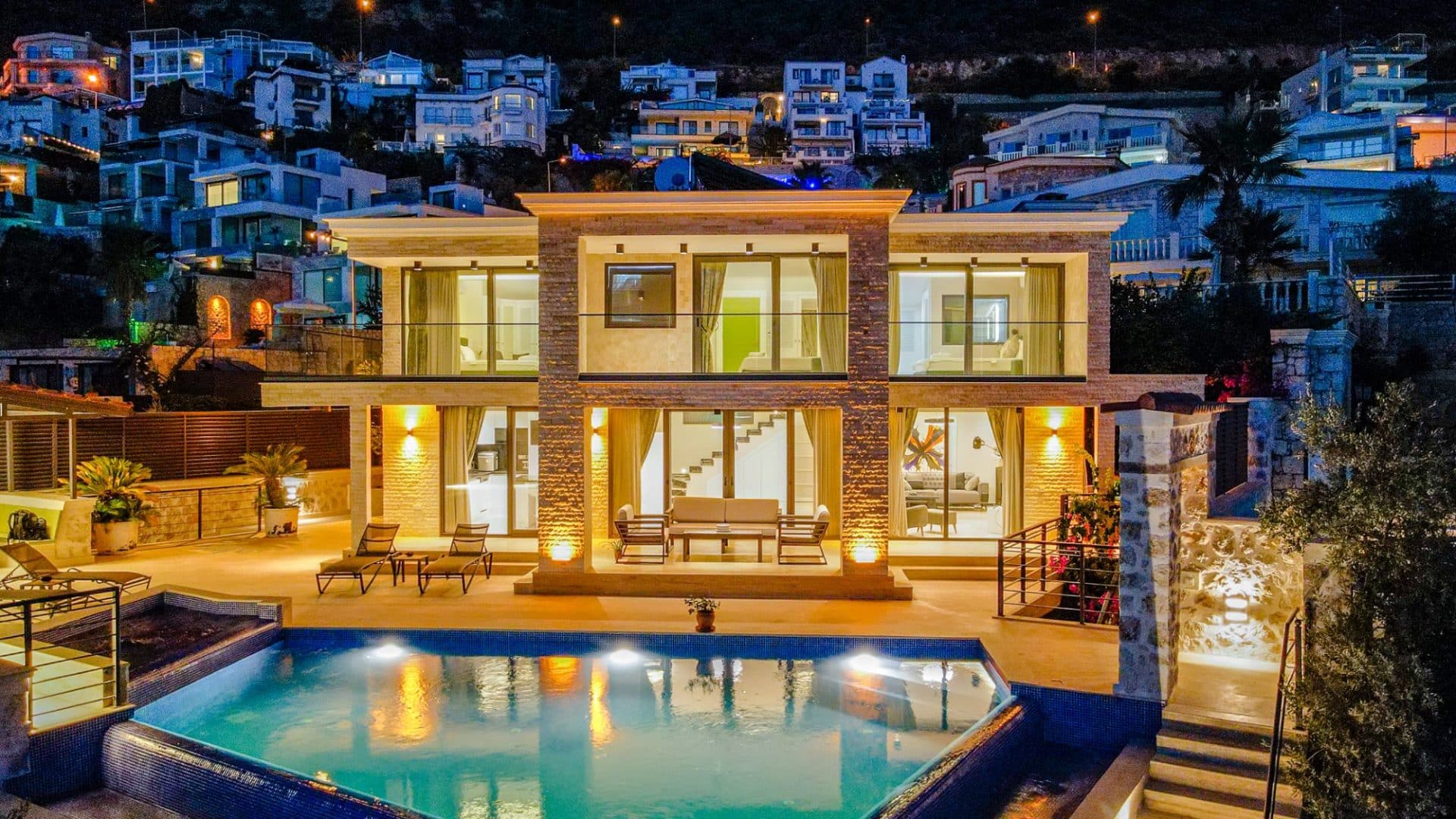 Villa Mavi Deniz swimming pool and house by night