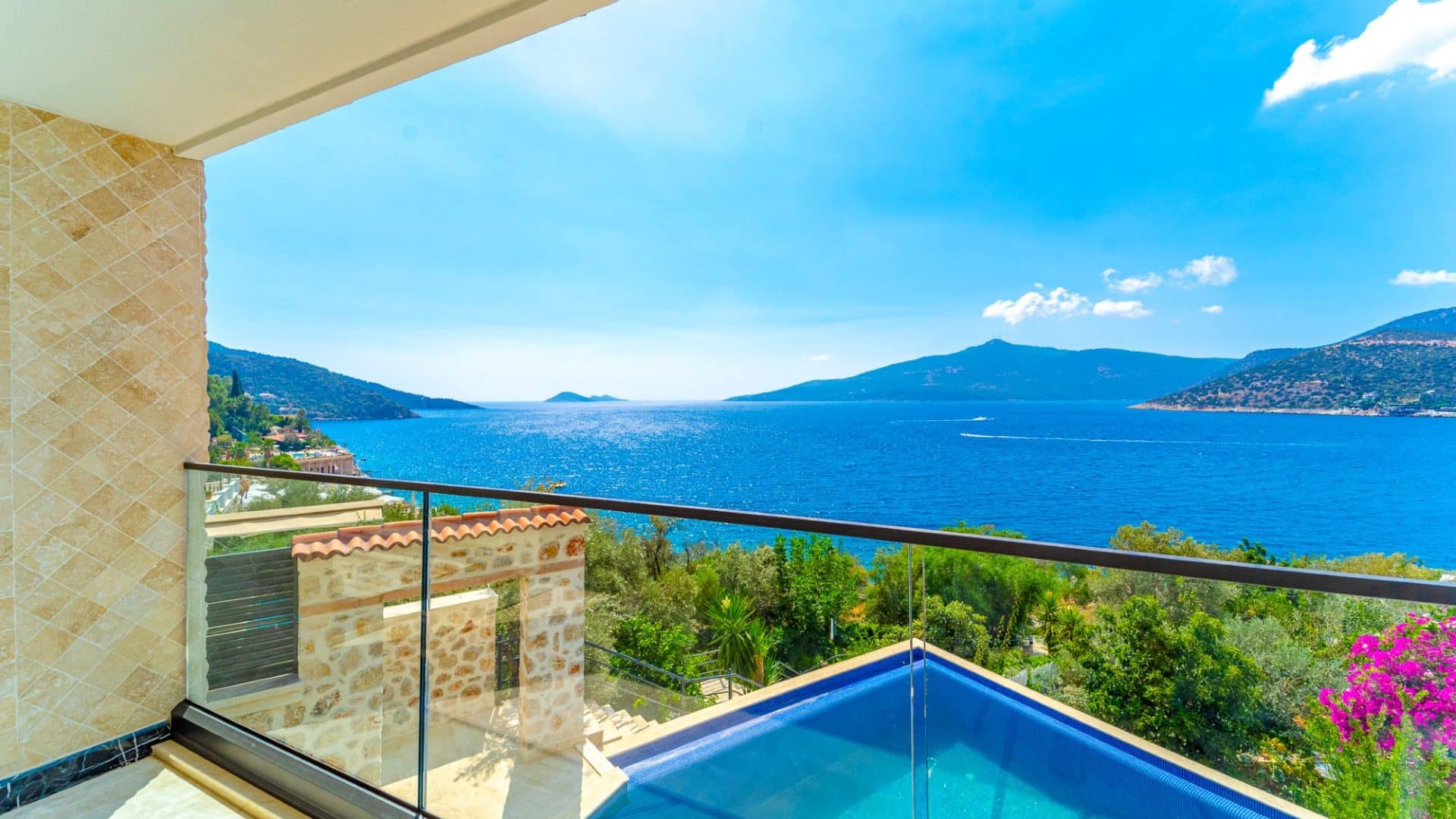 Villa Mavi Deniz swimming pool and sea views