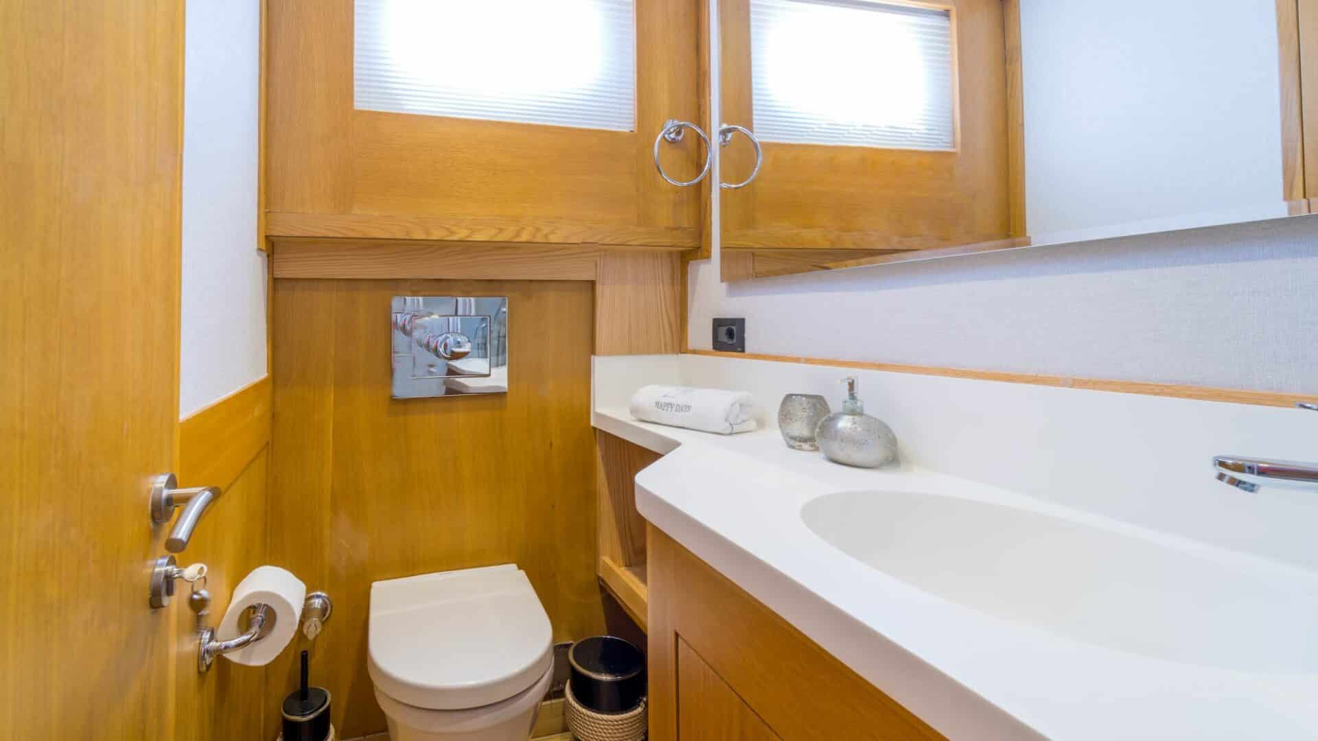 Happy Days - 2nd Twin Cabin Bathroom