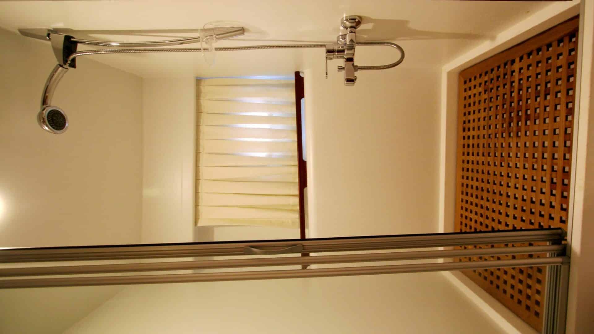 Mein Schatz - Aft Master Cabin Shower