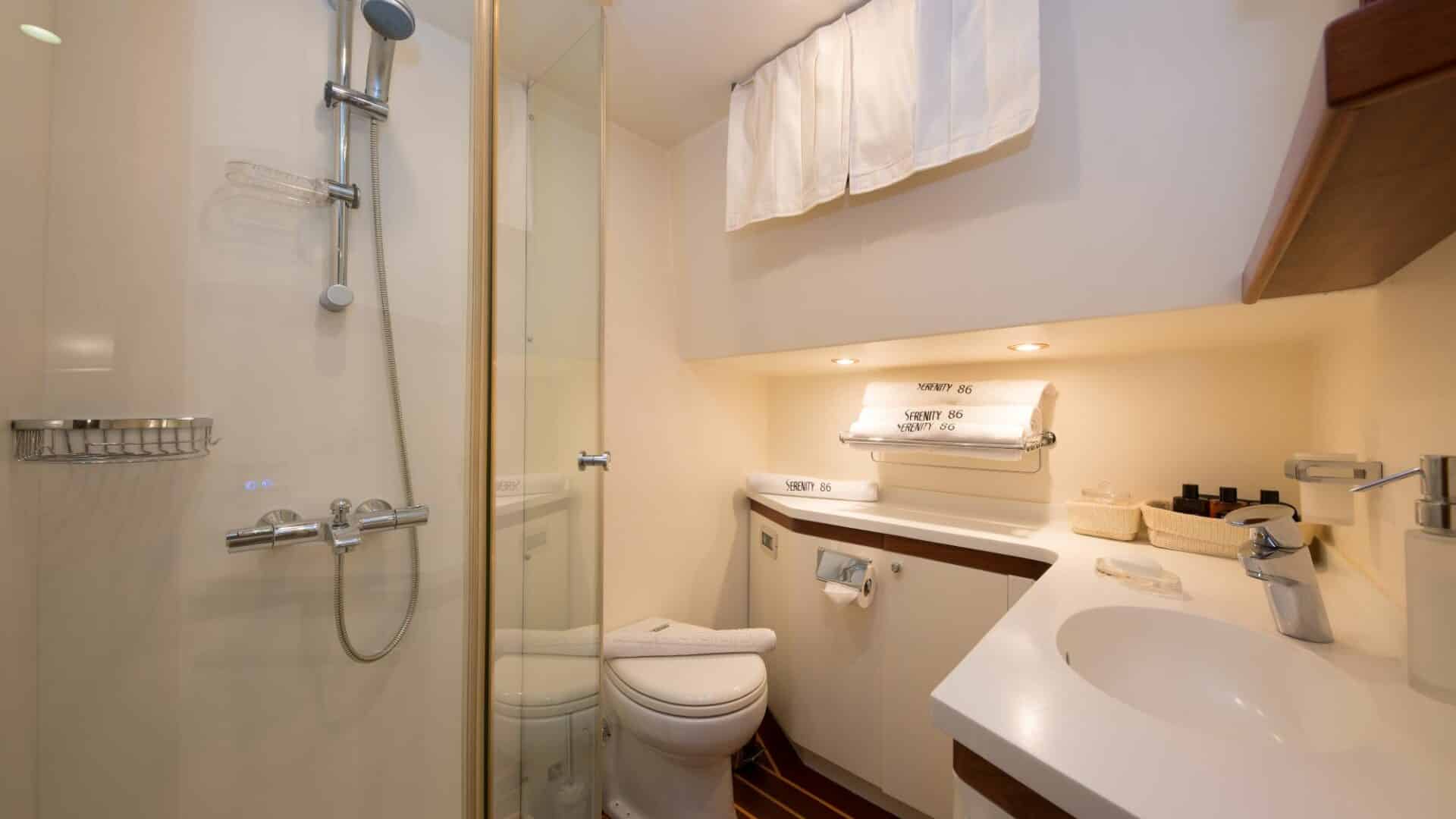 SERENITY 86 Twin Cabin Bathroom