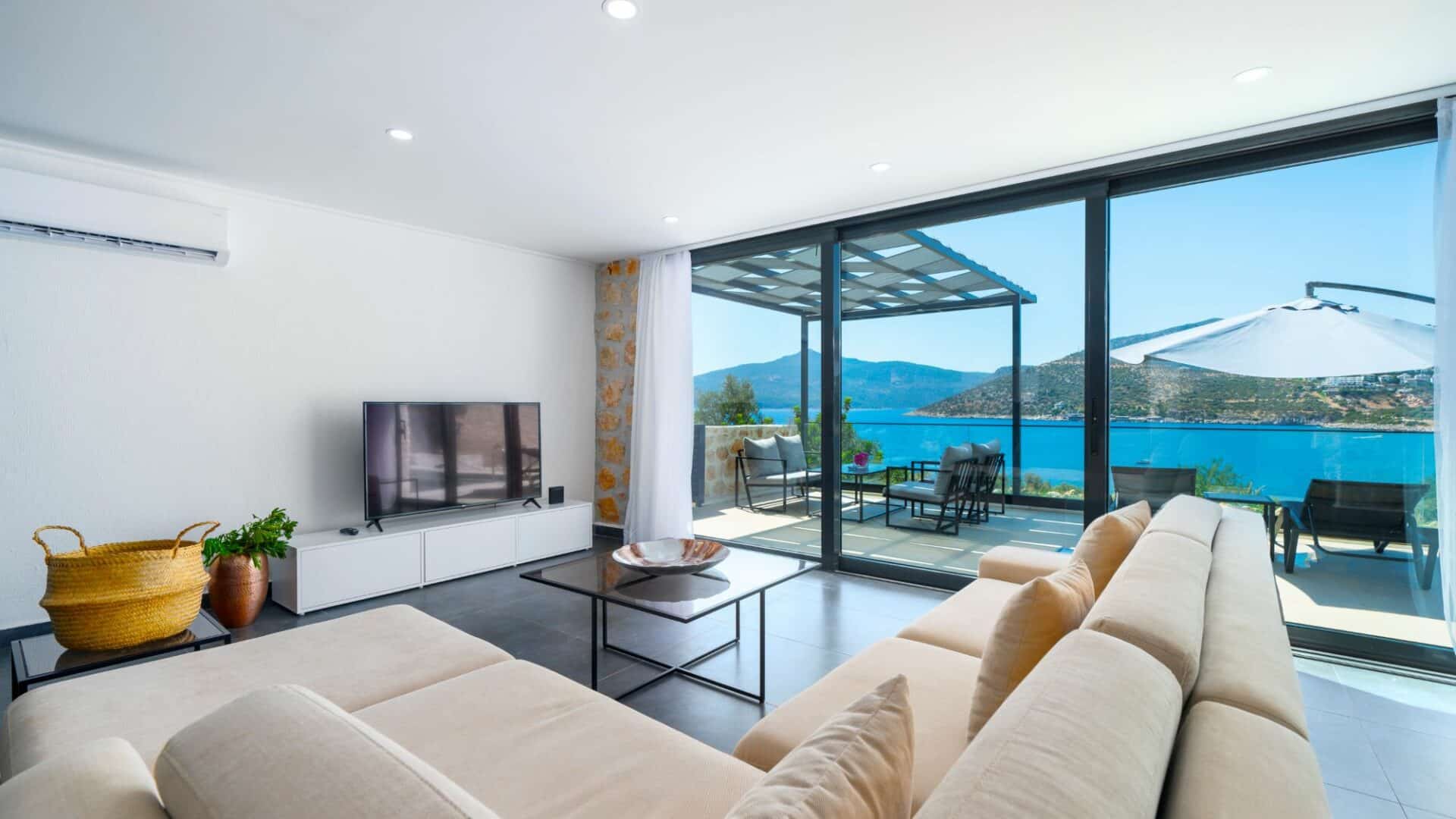 Villa Nana open plan living and awe inspiring bay views