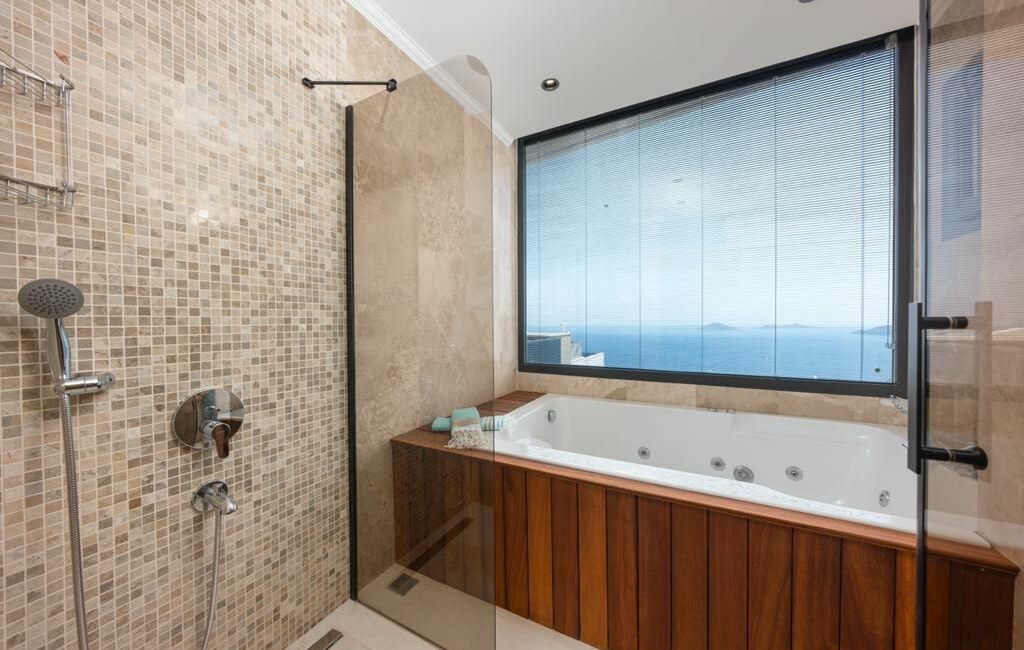 Villa Recep bathroom with separate shower and bath
