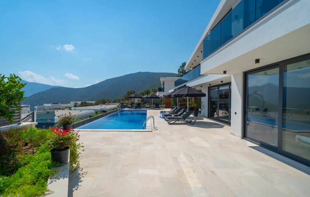 Villa Recep spacious pool deck