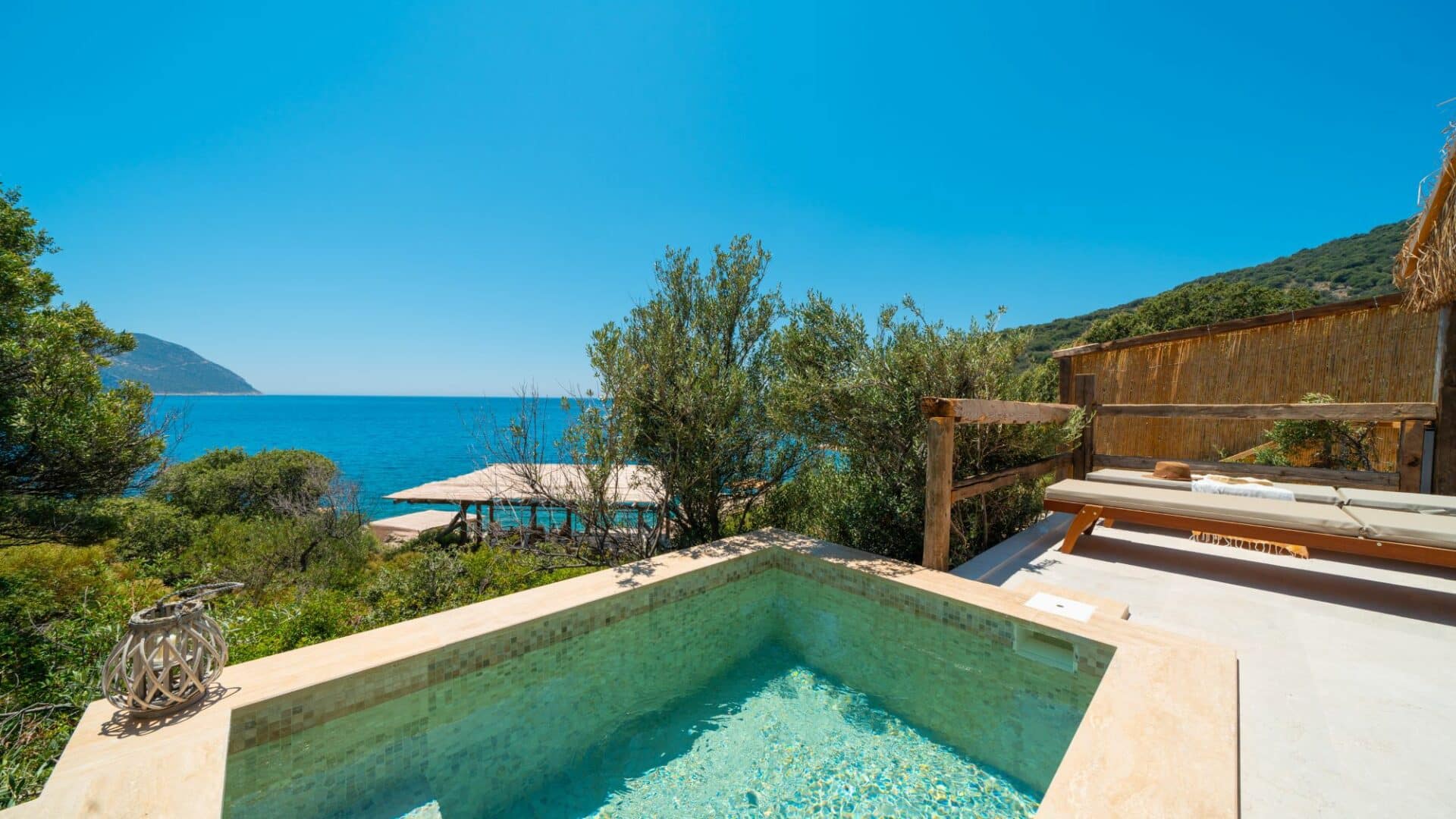 Water's edge 6 plunge pool and sea views