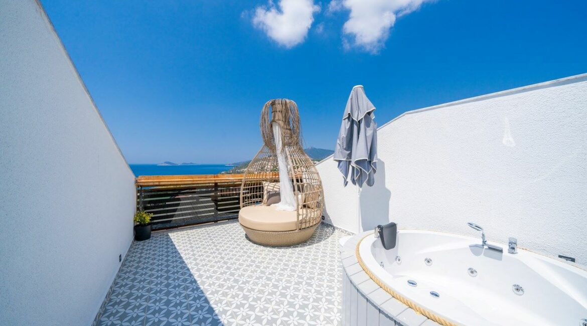LUPIA SUITES Penthouse Suite with Jacuzzi spacious terrace