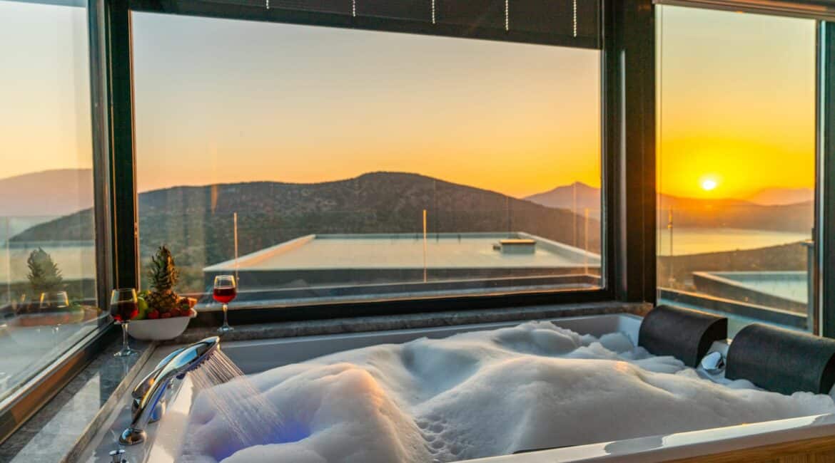 Villa Skyline jacuzzi in master bedroom with kalkan and firnaz sunset views