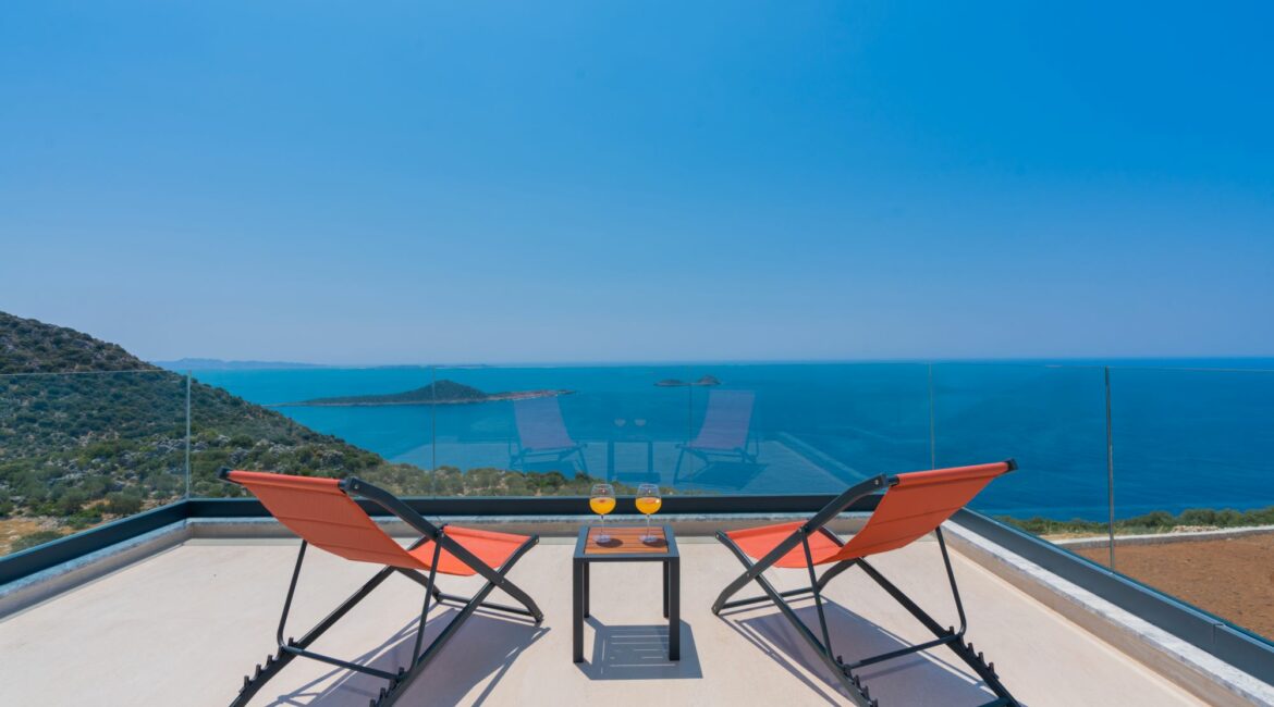 Villa Skyline master bedroom sea views by day