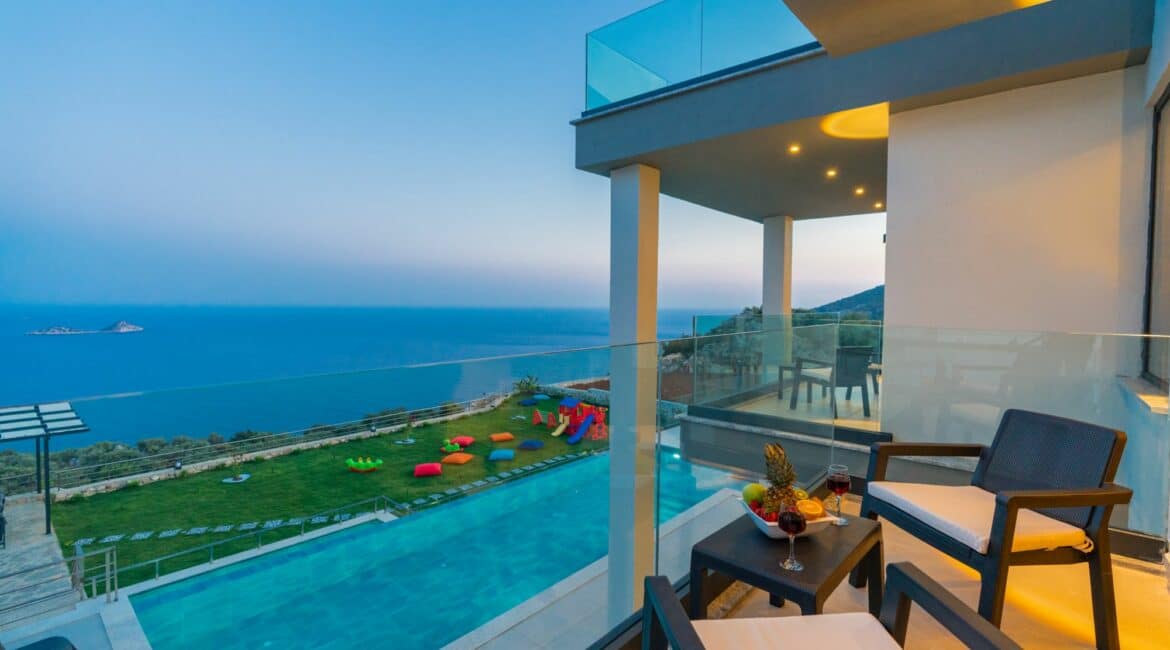 Villa Skyline twin or double bedroom first floor balcony sea views