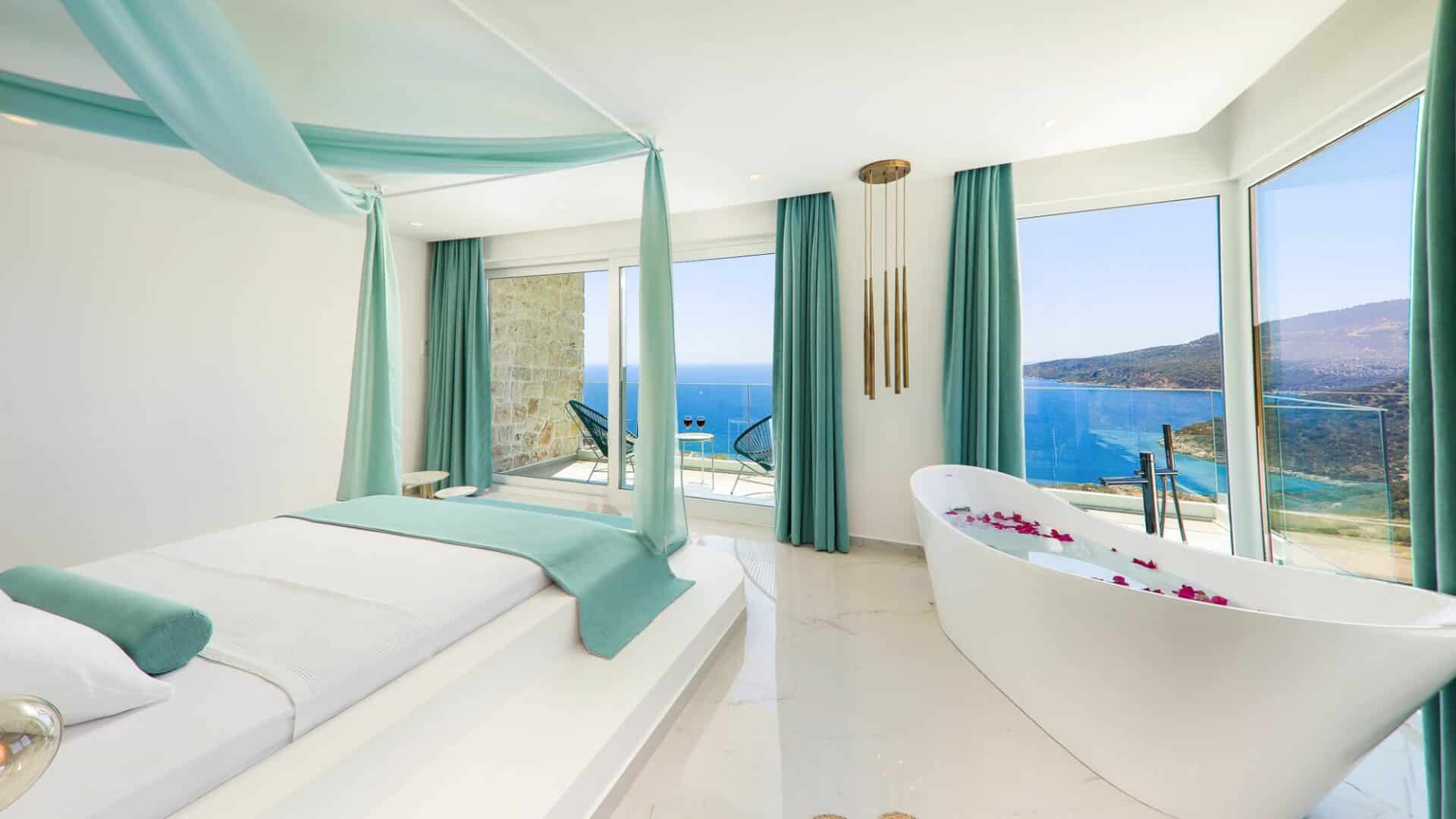 Villa Bella Mare bedroom2 master double freestanding bath