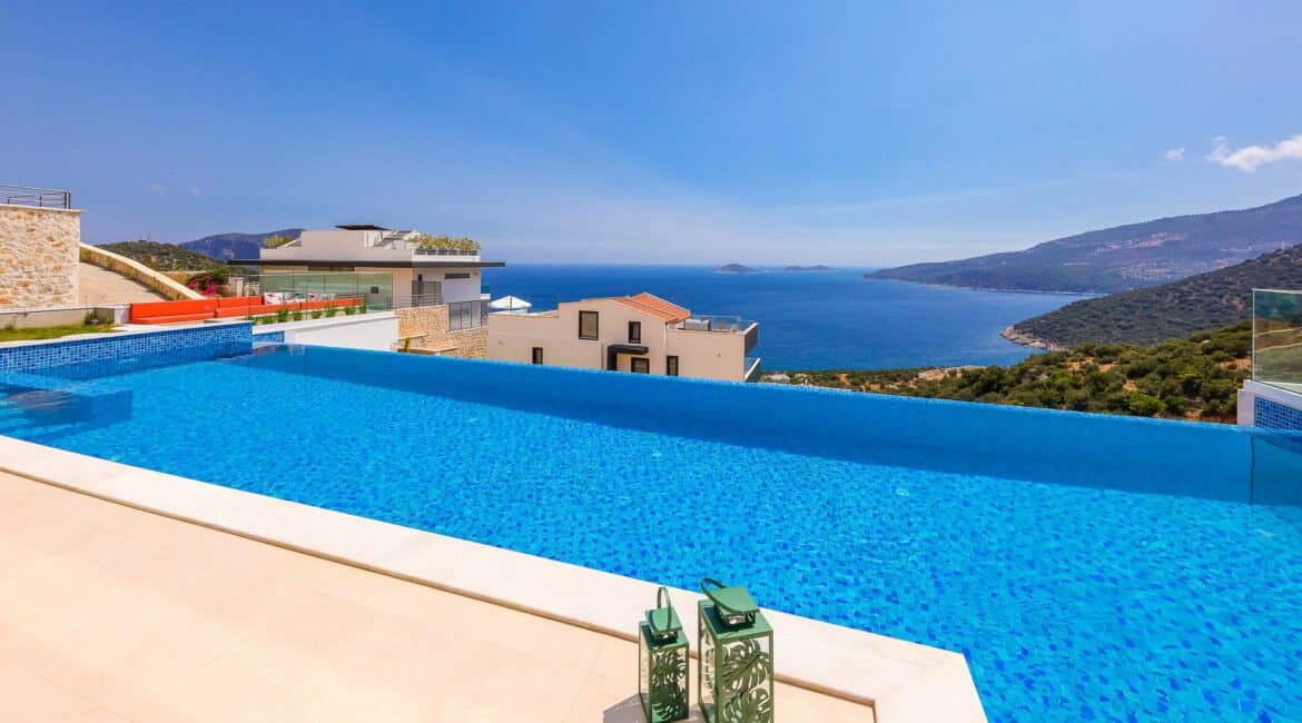 Villa Çalıkuşu sea facing pool