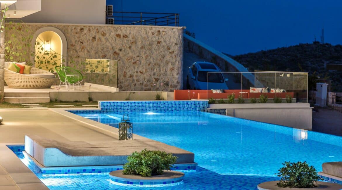 Villa Çalıkuşu stunning pool by night