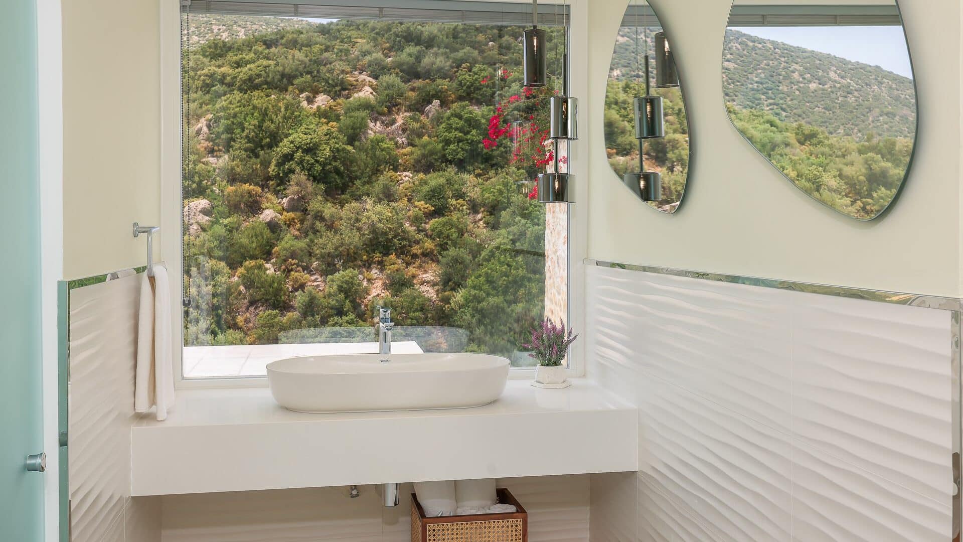 Villa Çalıkuşu wash basin with a mountain view