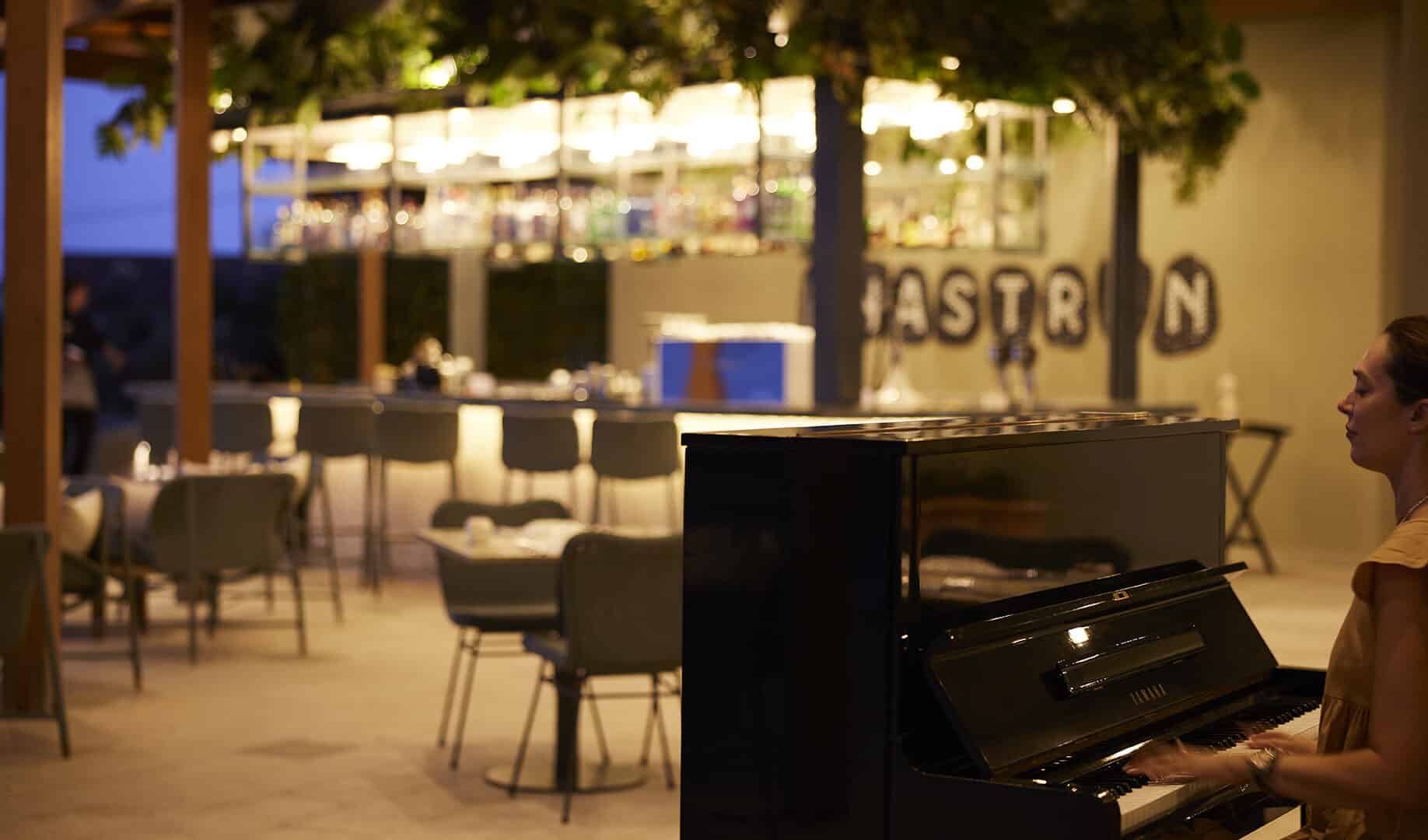 Cayo Bars- Enastron Piano NIght