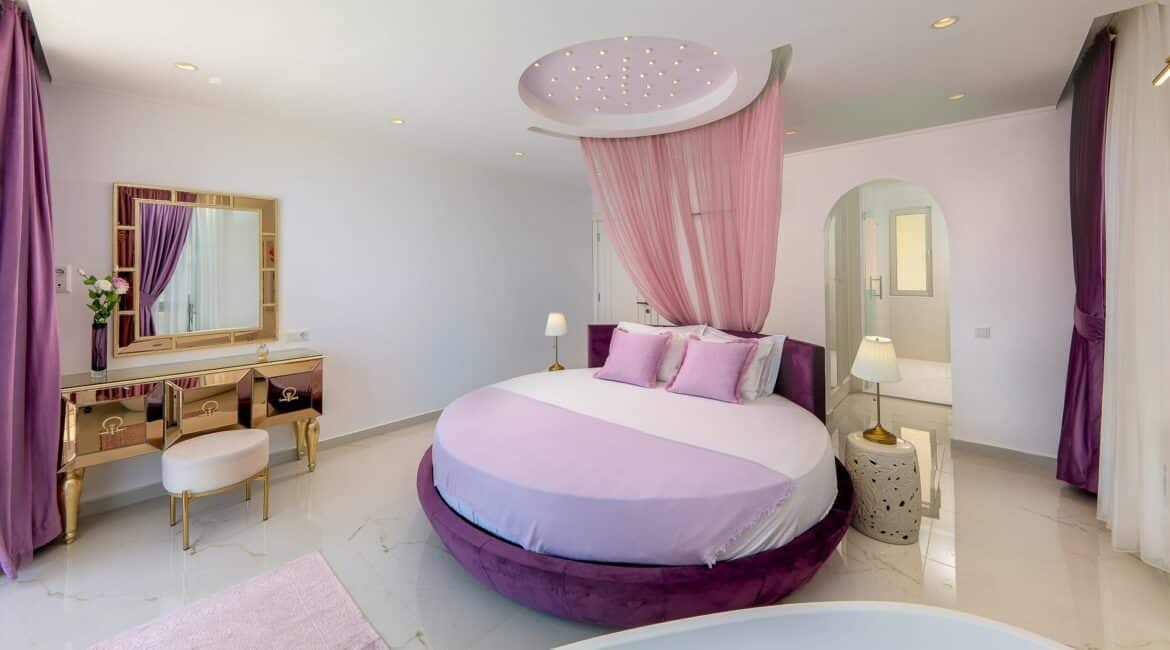 Villa Rosy Bedroom 3 double purple round bed