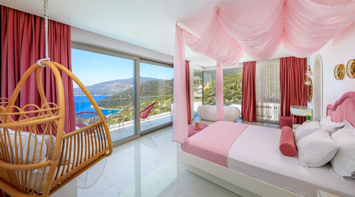 Villa Rosy Master Bedroom 1