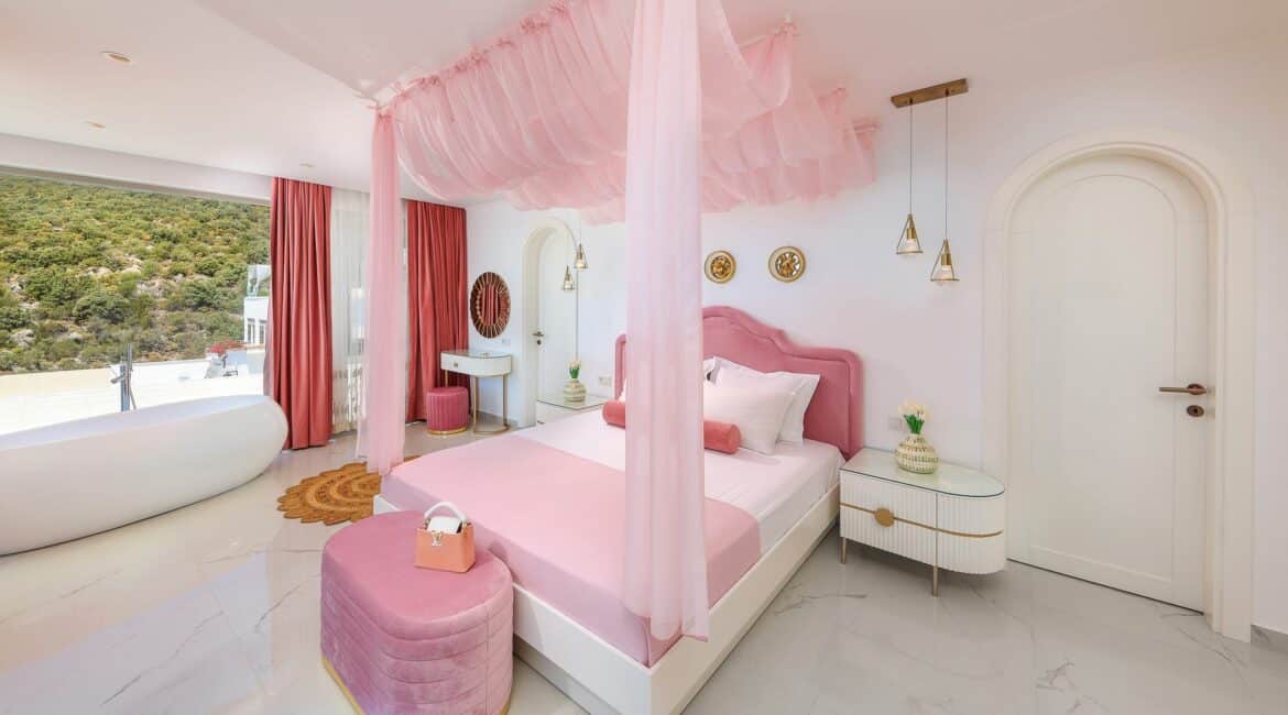 Villa Rosy Master Bedroom 1 double