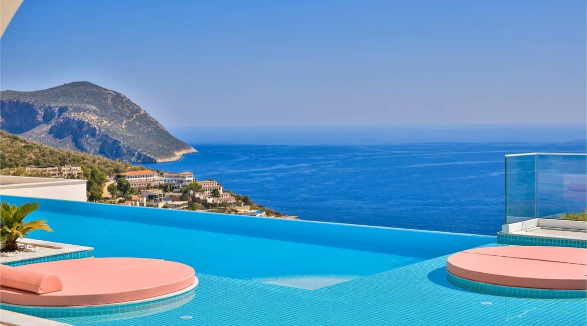 Villa Rosy glorious infinity pool