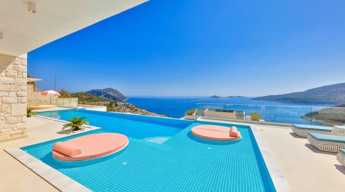Villa Rosy sea facing pool