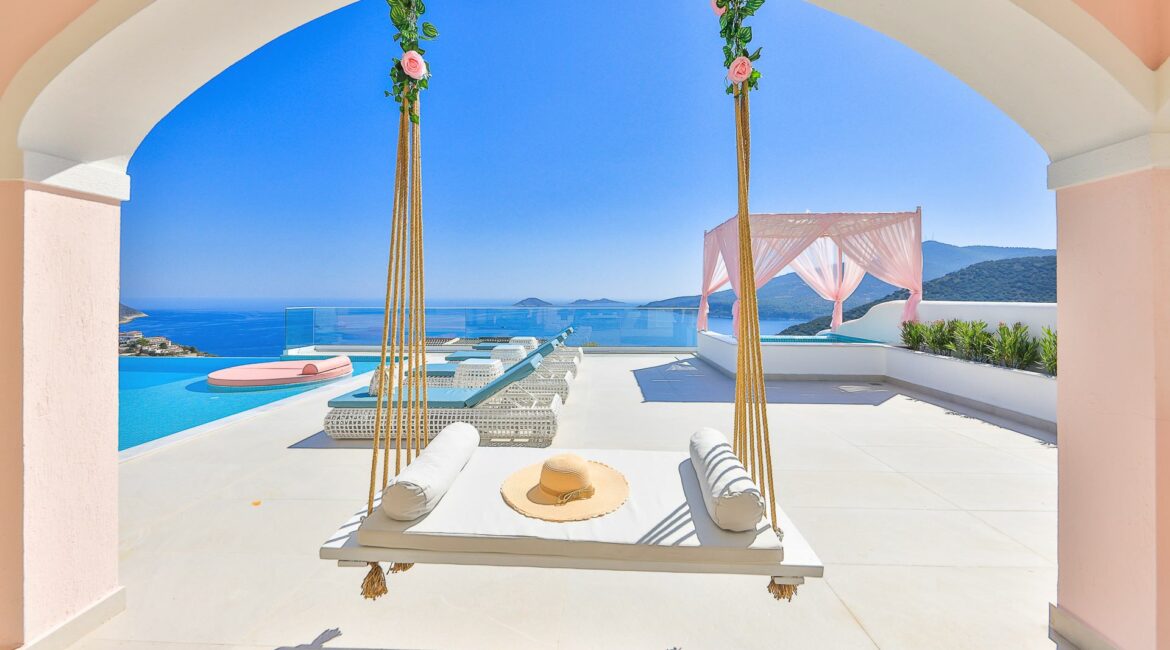 Villa Rosy swing with sea views