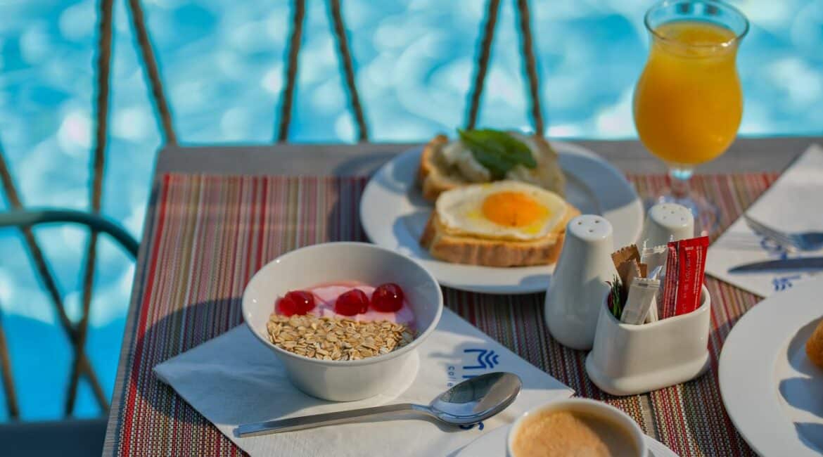 Minos Ambassador poolside breakfast