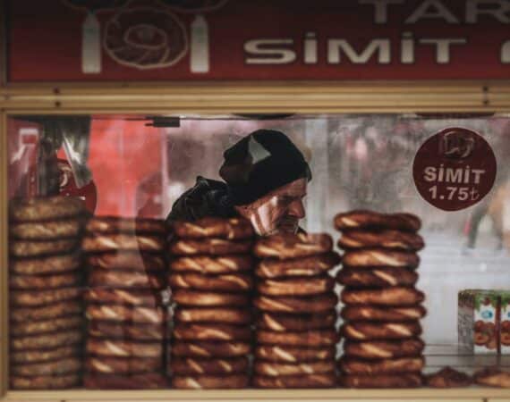 Simit- a Turkish street food delight!