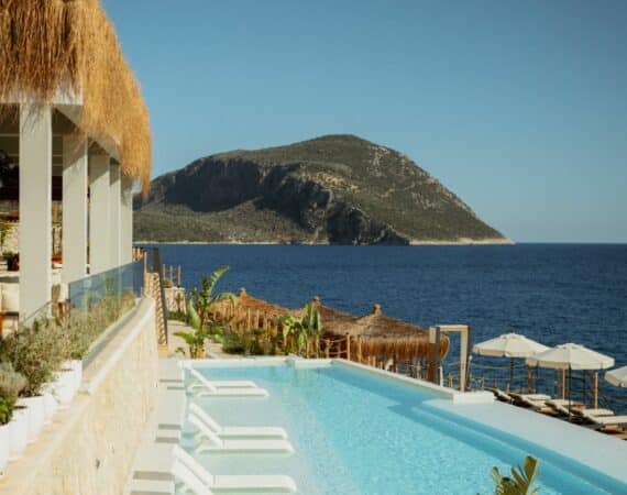 Lures azure swimming pool