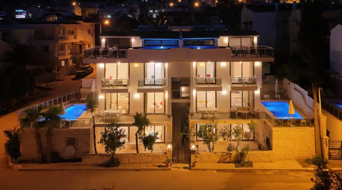 Iskele Apartments by night