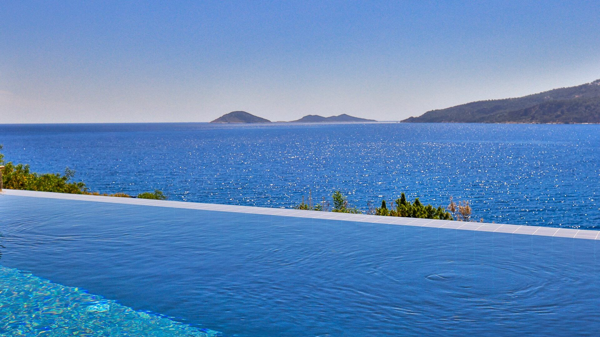 Kumsal Evi an infinity pool you can drift off in