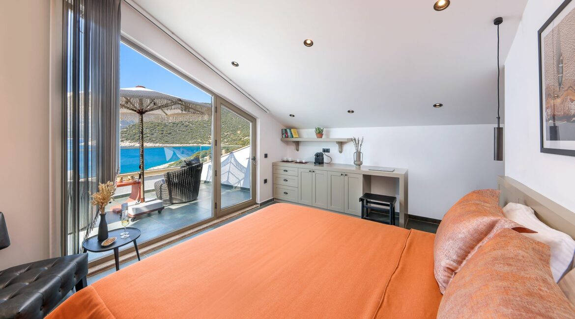 Kumsal Evi double bedroom and bay views