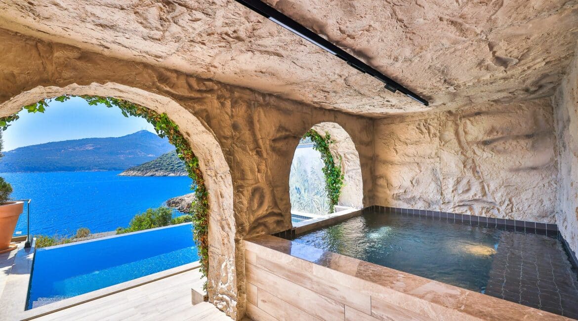 Kumsal Evi indoor cave jacuzzi pool